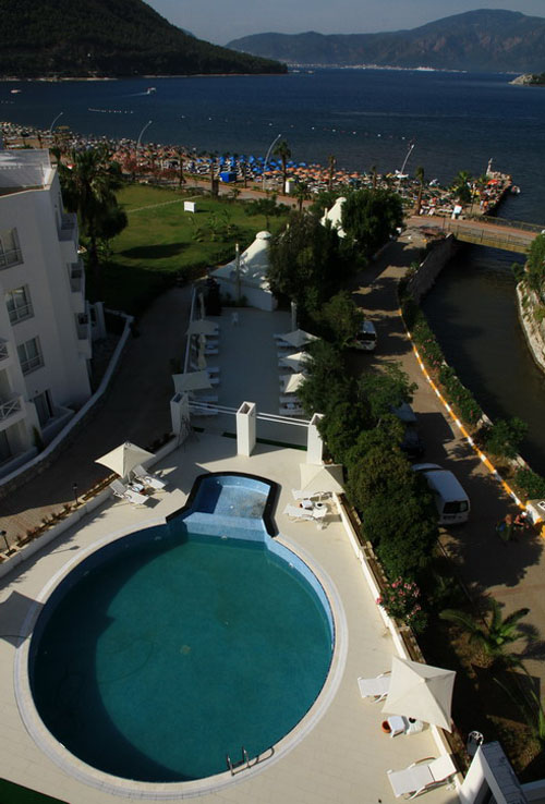 Бассейн отеля Munamar Beach Residence 5* (Мунамар Бич Резиденс 5*) Фото отеля Munamar Beach Residence 5* (Мунамар Бич Резиденс 5*)