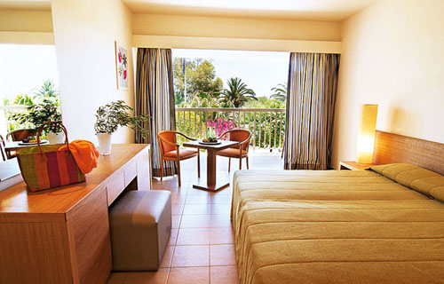 Номер отеля Nissi Beach Resort 4* (Нисси Бич Резорт 4*) Фото отеля Nissi Beach Resort 4* (Нисси Бич Резорт 4*)