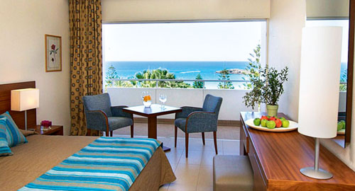 Номер отеля Nissi Beach Resort 4* (Нисси Бич Резорт 4*) Фото отеля Nissi Beach Resort 4* (Нисси Бич Резорт 4*)