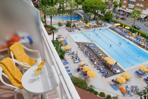 Бассейн отеля GHT Oasis Park & Spa 4* (ГХТ Оазис Парк энд Спа 4*) Фото отеля GHT Oasis Park & Spa 4* (ГХТ Оазис Парк энд Спа 4*)