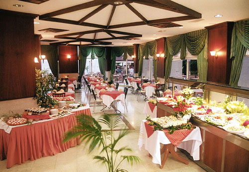 Ресторан отеля Valeri Beach Hotel 3* (Валери Бич Отель 3*) Фото отеля Valeri Beach Hotel 3* (Валери Бич Отель 3*)