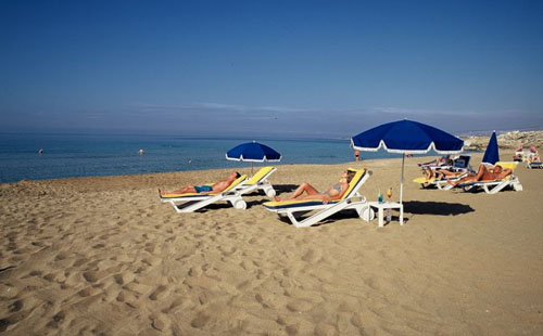 Пляж отеля Venus Beach Hotel 5* (Венус Бич Отель 5*) Фото отеля Venus Beach Hotel 5* (Венус Бич Отель 5*)