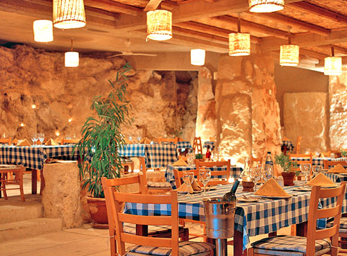 Ресторан отеля Coral Beach Hotel & Resort 5* (Корал Бич Отель энд Резорт 5*) Фото отеля Coral Beach Hotel & Resort 5* (Корал Бич Отель энд Резорт 5*)