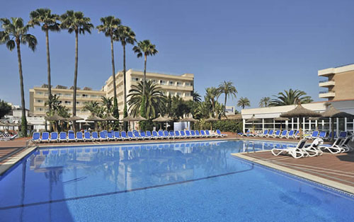 Бассейн отеля Globales Pionero Hotel 4* (Глобалес Пионеро Отель 4*) Фото отеля Globales Pionero Hotel 4* (Глобалес Пионеро Отель 4*)