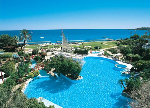 Бассейн отеля Holiday Area Eco Dream Club Green Resort HV1 5* (Холидей Эреа Эко Дрим Клуб Грин Резорт HV1 5*) Фото отеля Holiday Area Eco Dream Club Green Resort HV1 5* (Холидей Эреа Эко Дрим Клуб Грин Резорт HV1 5*)