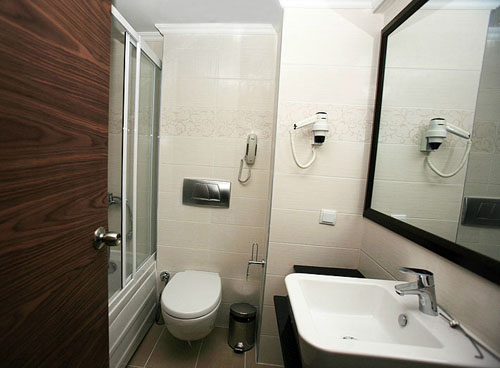 Ванная комната в номере отеля Palmet Resort Kiris Hotel 4* (Палмет Резорт Кириш Отель 4*) Фото отеля Palmet Resort Kiris Hotel 4* (Палмет Резорт Кириш Отель 4*)