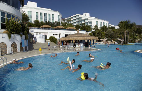 Бассейн отеля Bodrum Holiday Resort & Spa 5* (Бодрум Холидей Резорт энд Спа 5*) Фото отеля Bodrum Holiday Resort & Spa 5* (Бодрум Холидей Резорт энд Спа 5*)