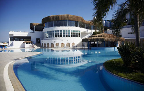 Бассейн отеля Bodrum Holiday Resort & Spa 5* (Бодрум Холидей Резорт энд Спа 5*) Фото отеля Bodrum Holiday Resort & Spa 5* (Бодрум Холидей Резорт энд Спа 5*)