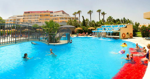Бассейн отеля Aqua Dora Resort & Spa 4* (Аква Дора Резорт энд Спа 4*) Фото отеля Aqua Dora Resort & Spa 4* (Аква Дора Резорт энд Спа 4*)