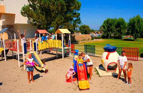 Детская площадка отеля Aqua Dora Resort & Spa 4* (Аква Дора Резорт энд Спа 4*) Фото отеля Aqua Dora Resort & Spa 4* (Аква Дора Резорт энд Спа 4*)