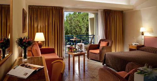 Номер в бунгало отеля Amathus Beach Hotel Rhodes 5* (Аматус Бич Отель Родос 5*) Фото отеля Amathus Beach Hotel Rhodes 5* (Аматус Бич Отель Родос 5*)