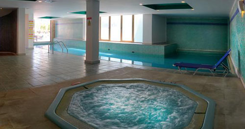 Крытый бассейн отеля Amathus Beach Hotel Rhodes 5* (Аматус Бич Отель Родос 5*) Фото отеля Amathus Beach Hotel Rhodes 5* (Аматус Бич Отель Родос 5*)