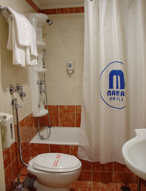 Ванная комната в номере отеля Mantas Hotel 3* (Мантас Отель 3*) Фото отеля Mantas Hotel 3* (Мантас Отель 3*)