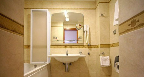 Ванная комната в номере отеля Mediteran Hotel 4* (Медитеран Отель 4*) Фото отеля Mediteran Hotel 4* (Медитеран Отель 4*)