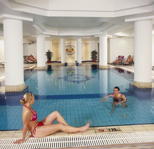 Крытый бассейн отеля Nissiana Hotel & Bungalows 3* (Ниссиана Отель и Бунгало 3*) Фото отеля Nissiana Hotel & Bungalows 3* (Ниссиана Отель и Бунгало 3*)