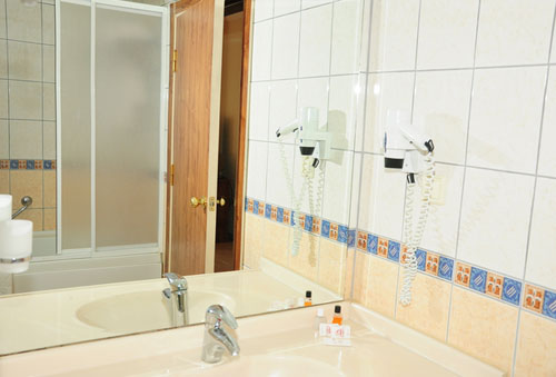 Ванная комната в номере отеля Side Yesiloz Hotel 4* (Сиде Есилоз Отель 4*) Фото отеля Side Yesiloz Hotel 4* (Сиде Есилоз Отель 4*)