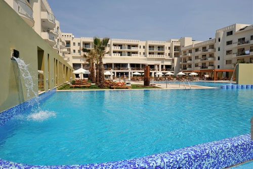 Бассейн отеля Capital Coast Resort & Spa 4* (Капитал Кост Резорт энд Спа 4*) Фото отеля Capital Coast Resort & Spa 4* (Капитал Кост Резорт энд Спа 4*)