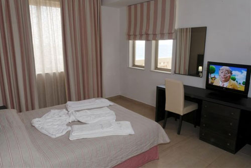 Номер отеля Capital Coast Resort & Spa 4* (Капитал Кост Резорт энд Спа 4*) Фото отеля Capital Coast Resort & Spa 4* (Капитал Кост Резорт энд Спа 4*)