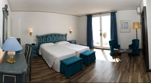 Номер отеля Roger De Flor Palace 4* (Роджер де Флор Палас 4*) Фото отеля Roger De Flor Palace 4* (Роджер де Флор Палас 4*)