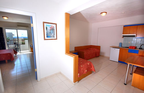 Номер Suite (Family Room) отеля Evripides Village Beach 4* (Эврипидис Вилладж Бич 4*) Фото отеля Evripides Village Beach 4* (Эврипидис Вилладж Бич 4*)