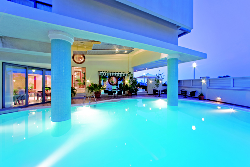Бассейн отеля Mediterranean Hotel 4* (Медитерранеан Отель 4*) Фото отеля Mediterranean Hotel 4* (Медитерранеан Отель 4*)