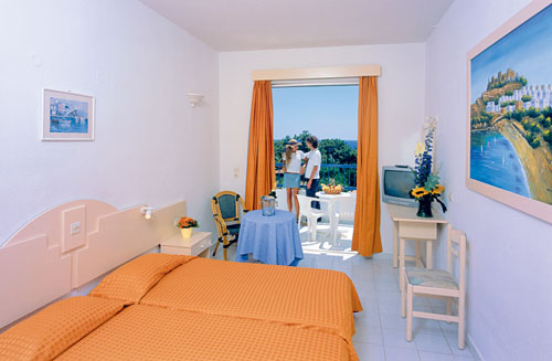 Номер отеля Montemar Beach Resort 3* (Монтемар Бич Резорт 3*) Фото отеля Montemar Beach Resort 3* (Монтемар Бич Резорт 3*)