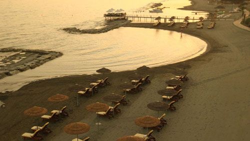 Пляж отеля Le Meridien Limassol Spa & Resort 5* (Ле Меридиан Лимассол Спа энд Резорт 5*) Фото отеля Le Meridien Limassol Spa & Resort 5* (Ле Меридиан Лимассол Спа энд Резорт 5*)