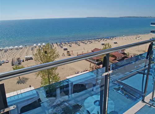 Пляж отеля Палас 3* (Hotel Palace 3*) Фото отеля Палас 3* (Hotel Palace 3*)
