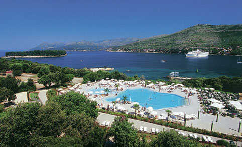 Бассейн отеля Valamar Club Dubrovnik 3* (Валамар Клуб Дубровник 3*) Фото отеля Valamar Club Dubrovnik 3* (Валамар Клуб Дубровник 3*)