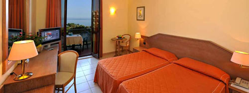Номер отеля Atahotel Naxos Beach 4* (Атаотель Наксос Бич 4*) Фото отеля Atahotel Naxos Beach 4* (Атаотель Наксос Бич 4*)