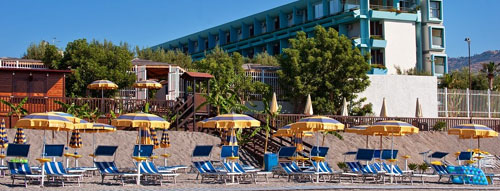 Пляж отеля Atahotel Naxos Beach 4* (Атаотель Наксос Бич 4*) Фото отеля Atahotel Naxos Beach 4* (Атаотель Наксос Бич 4*)