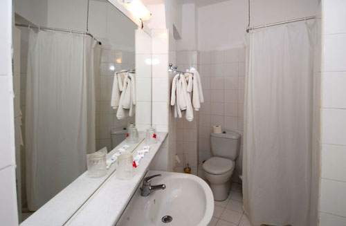 Ванная комната в номере отеля Belvedere Hotel 3* (Бельведер Отель 3*) Фото отеля Belvedere Hotel 3* (Бельведер Отель 3*)