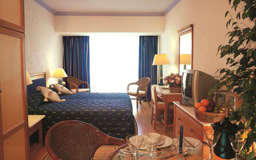 Номер отеля Paphos Gardens Holiday Resort 3* (Пафос Гарден Холидей Резорт 3*) Фото отеля Paphos Gardens Holiday Resort 3* (Пафос Гарден Холидей Резорт 3*)