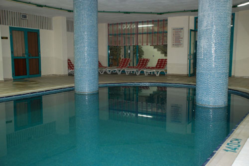 Крытый бассейн отеля Grand Panorama Family Suites 4* (Гранд Панорама Фэмили Сьютс 4*) Фото отеля Grand Panorama Family Suites 4* (Гранд Панорама Фэмили Сьютс 4*)