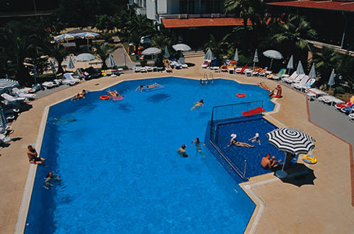 Бассейн отеля Pineta Club Hotel 4* (Пинета Клаб Отель 4*) Фото отеля Pineta Club Hotel 4* (Пинета Клаб Отель 4*)