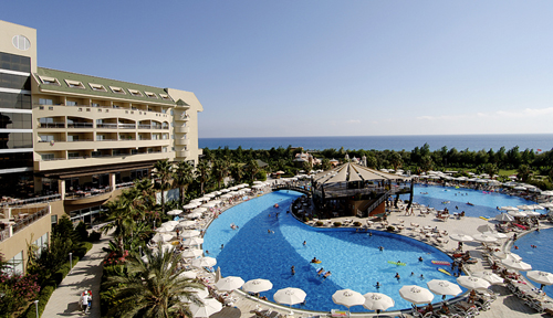 Бассейн отеля Amelia Beach Resort Hotel & Spa 5* (Амелия Бич Резорт Отель энд Спа 5*) Фото отеля Amelia Beach Resort Hotel & Spa 5* (Амелия Бич Резорт Отель энд Спа 5*)