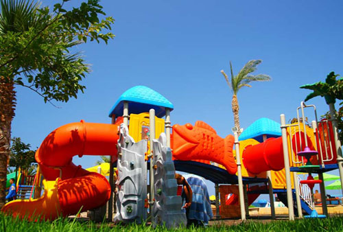 Детская площадка отеля Eri Beach & Village 4* (Эри Бич энд Виладж 4*) Фото отеля Eri Beach & Village 4* (Эри Бич энд Виладж 4*)