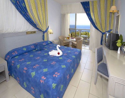 Номер отеля Leonardo Laura Beach & Splash Resort 4* (Леонардо Лаура Бич энд Сплаш Резорт 4*) Фото отеля Leonardo Laura Beach & Splash Resort 4* (Леонардо Лаура Бич энд Сплаш Резорт 4*)