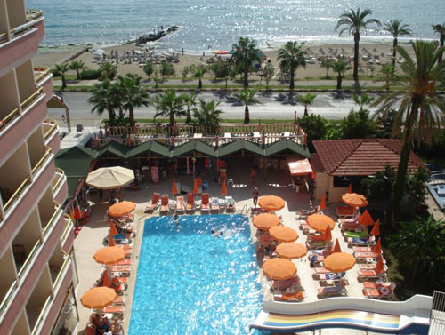 Бассейн отеля Grand Bayar Beach Hotel 3* (Гранд Баяр Бич Отель 3*) Фото отеля Grand Bayar Beach Hotel 3* (Гранд Баяр Бич Отель 3*)