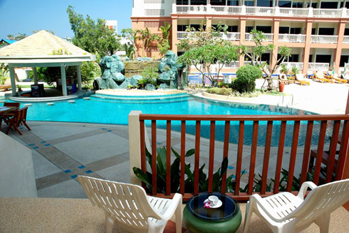 Бассейн отеля Kata Sea Breeze Resort 3* (Ката Си Бриз Резорт 3*) Фото отеля Kata Sea Breeze Resort 3* (Ката Си Бриз Резорт 3*)