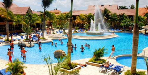 Бассейн отеля IFA Villas Bavaro Resort & Spa 4* (Ифа Вилас Баваро Резорт энд Спа 4*) Фото отеля IFA Villas Bavaro Resort & Spa 4* (Ифа Вилас Баваро Резорт энд Спа 4*)