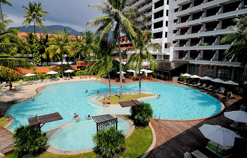Бассейн отеля Patong Beach Hotel 4* (Патонг Бич Отель 4*) Фото отеля Patong Beach Hotel 4* (Патонг Бич Отель 4*)