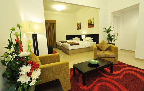 Номер отеля Ramada Hotel & Suites Ajman 4* (Рамада Отель энд Сьютс Аджман 4*) Фото отеля Ramada Hotel & Suites Ajman 4* (Рамада Отель энд Сьютс Аджман 4*)