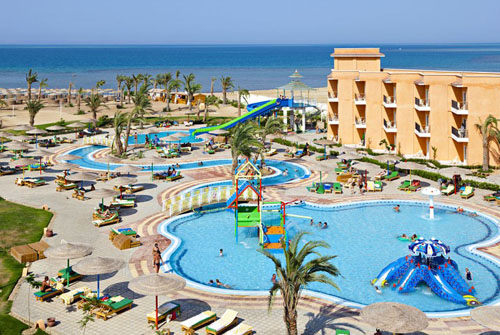 Бассейн отеля The Three Corners Sunny Beach Resort 4* (Три Корнерс Санни Бич Резорт 4*) Фото отеля The Three Corners Sunny Beach Resort 4* (Три Корнерс Санни Бич Резорт 4*)
