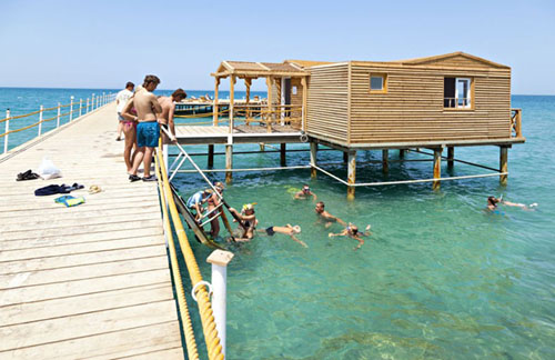 Пирс на пляже отеля The Three Corners Sunny Beach Resort 4* (Три Корнерс Санни Бич Резорт 4*) Фото отеля The Three Corners Sunny Beach Resort 4* (Три Корнерс Санни Бич Резорт 4*)