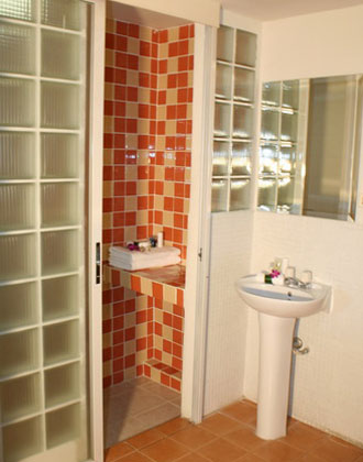 Ванная комната в номере отеля Lantana Pattaya Hotel & Resort 3* (Лантана Паттайя Отель энд Ресорт 3*) Фото отеля Lantana Pattaya Hotel & Resort 3* (Лантана Паттайя Отель энд Ресорт 3*)
