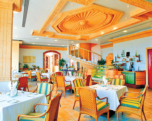 Ресторан отеля Ramada Beach Hotel Ajman 4* (Рамада Бич Отель Аджман 4*) Фото отеля Ramada Beach Hotel Ajman 4* (Рамада Бич Отель Аджман 4*)