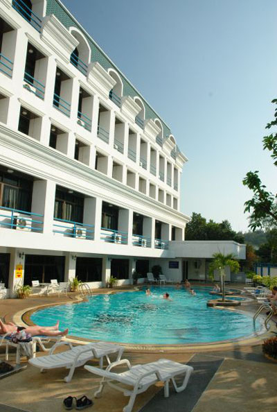 Бассейн отеля Camelot Hotel Pattaya 3* (Камелот Отель Паттайя 3*) Фото отеля Camelot Hotel Pattaya 3* (Камелот Отель Паттайя 3*)