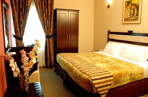 Номер отеля Al Bustan Tower Hotel Suites 4* (Аль Бустан Тауэр Отель Сьютс 4*) Фото отеля Al Bustan Tower Hotel Suites 4* (Аль Бустан Тауэр Отель Сьютс 4*)