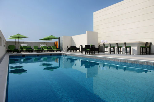 Бассейн отеля Cosmopolitan Hotel 4* (Космополитан Отель 4*) Фото отеля Cosmopolitan Hotel 4* (Космополитан Отель 4*)